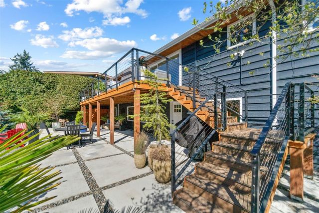 8659 Fauntlee Crest SW, Seattle, WA 98136