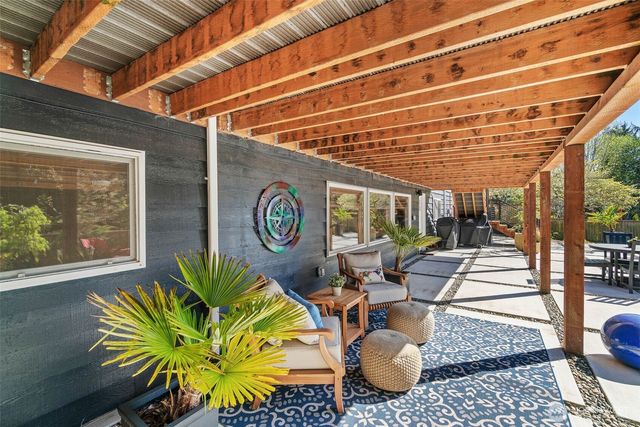 8659 Fauntlee Crest SW, Seattle, WA 98136