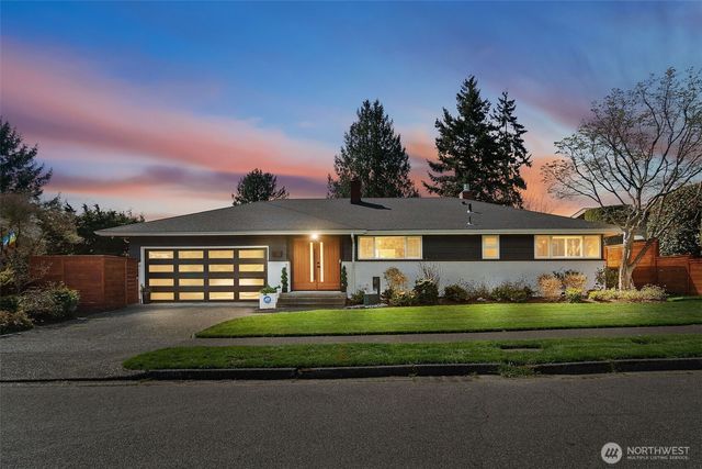 8659 Fauntlee Crest SW, Seattle, WA 98136