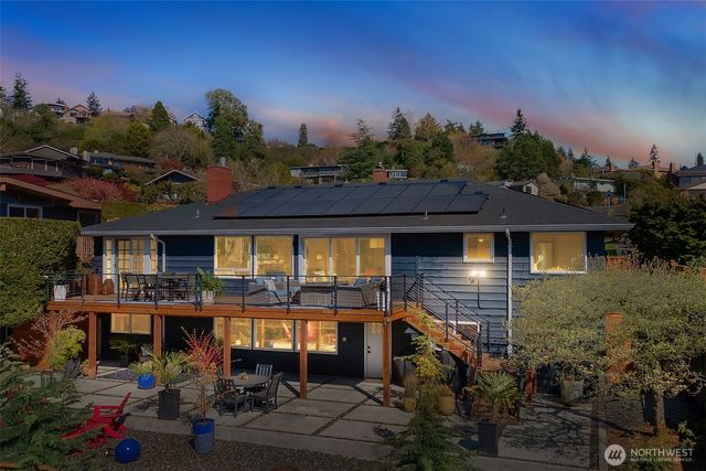 8659 Fauntlee Crest SW, Seattle, WA 98136