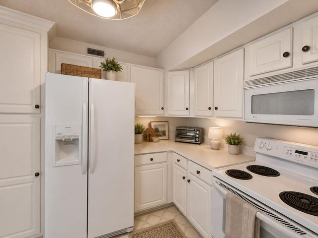 2276 Edenderry Drive, 300, Crescent Springs, KY 41017