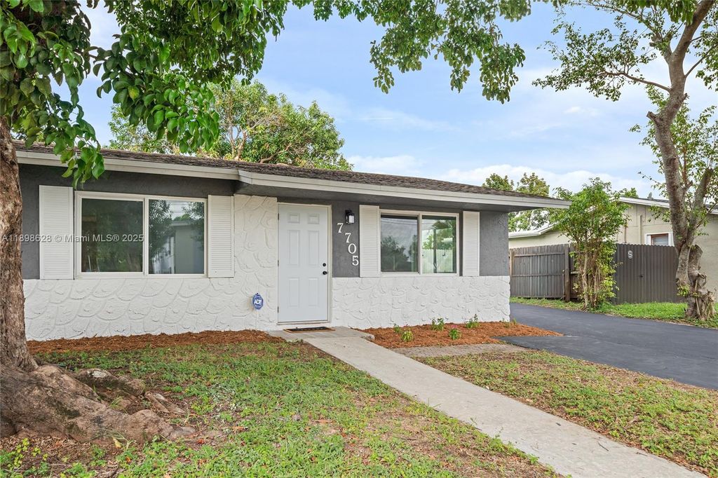 7705 Kimberly Blvd, North Lauderdale, FL 33068