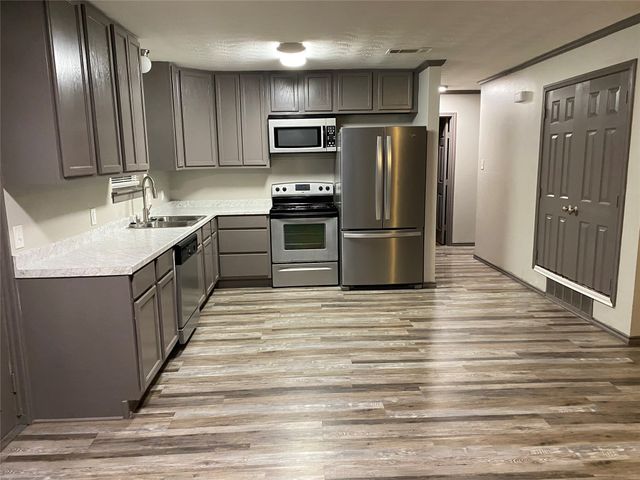 820 Keysville Avenue B, Desoto, TX 75115