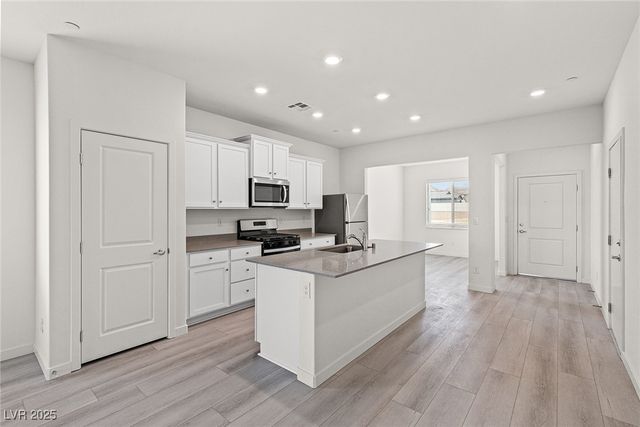 2746 Avril Point Street, Las Vegas, NV 89156