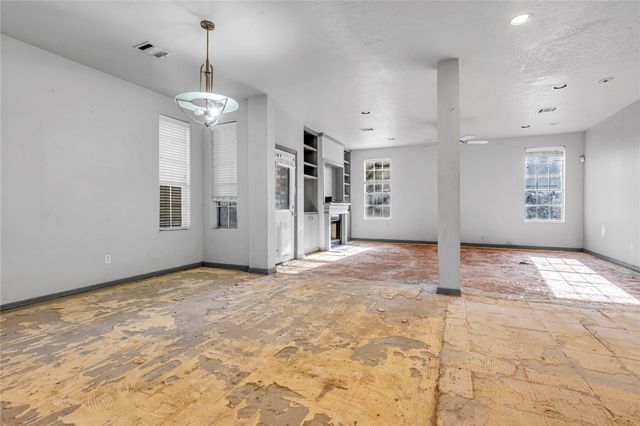 13629 Wintercrest Drive, Montgomery, TX 77356