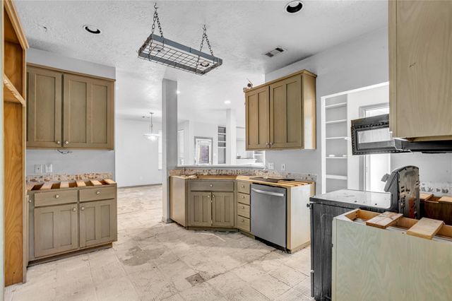 13629 Wintercrest Drive, Montgomery, TX 77356