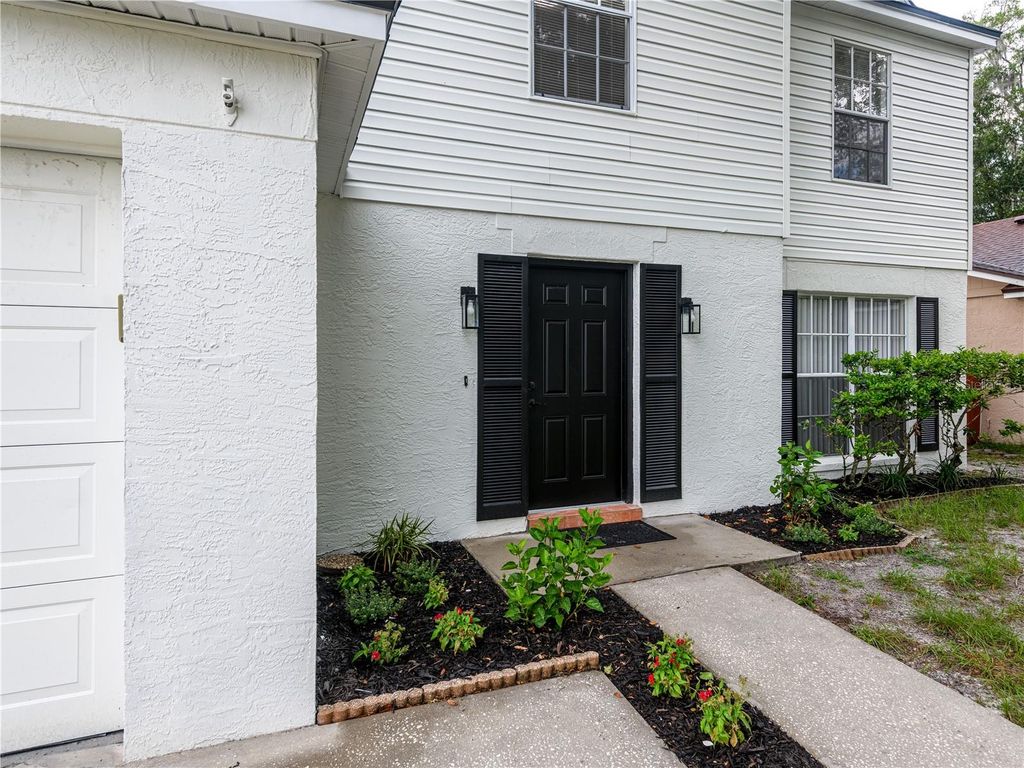 Image 2 of property listing at 9703 FOX HOLLOW ROAD, Tampa, FL 33647