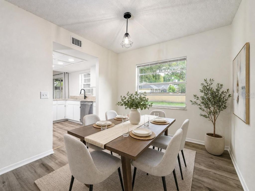 Image 4 of property listing at 9703 FOX HOLLOW ROAD, Tampa, FL 33647