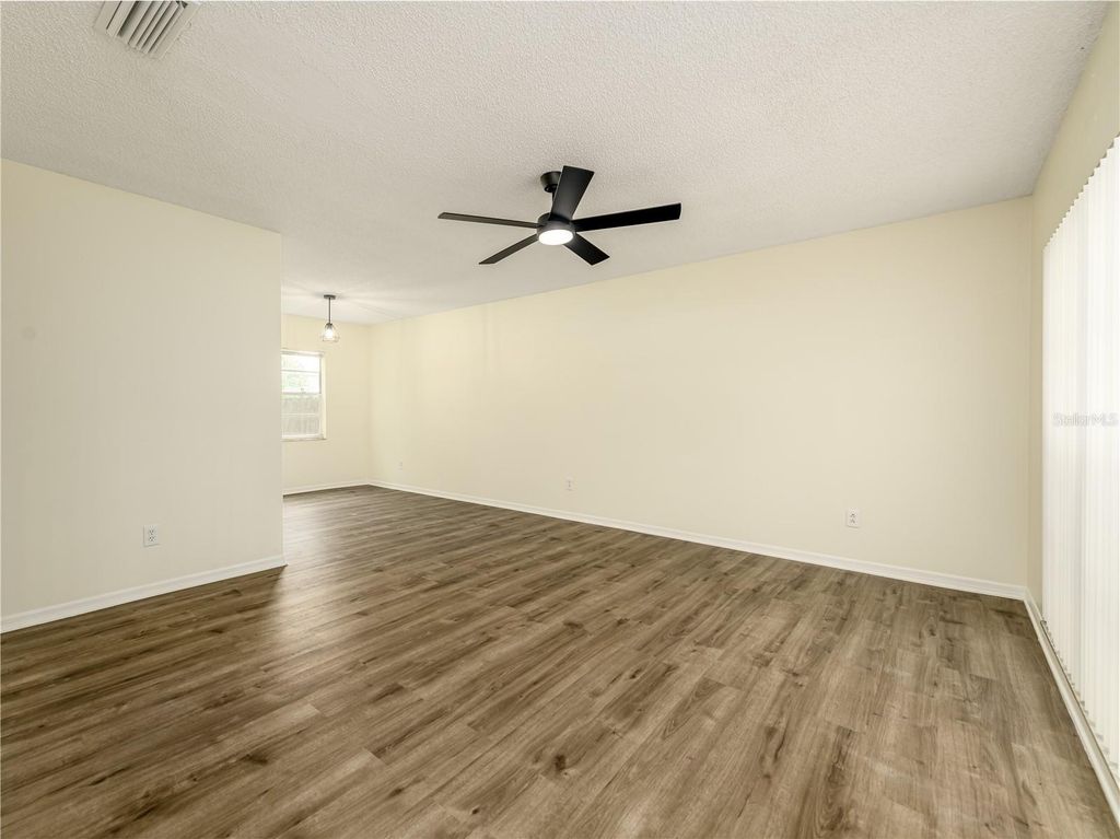 Image 8 of property listing at 9703 FOX HOLLOW ROAD, Tampa, FL 33647