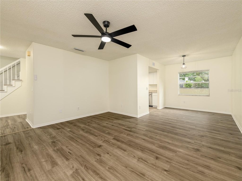 Image 9 of property listing at 9703 FOX HOLLOW ROAD, Tampa, FL 33647