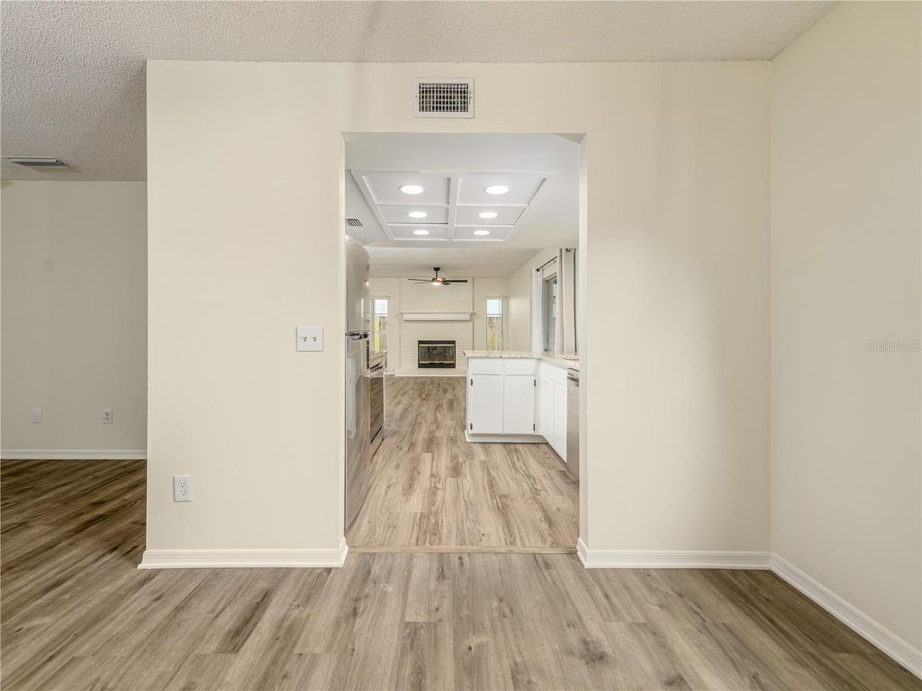 Image 10 of property listing at 9703 FOX HOLLOW ROAD, Tampa, FL 33647