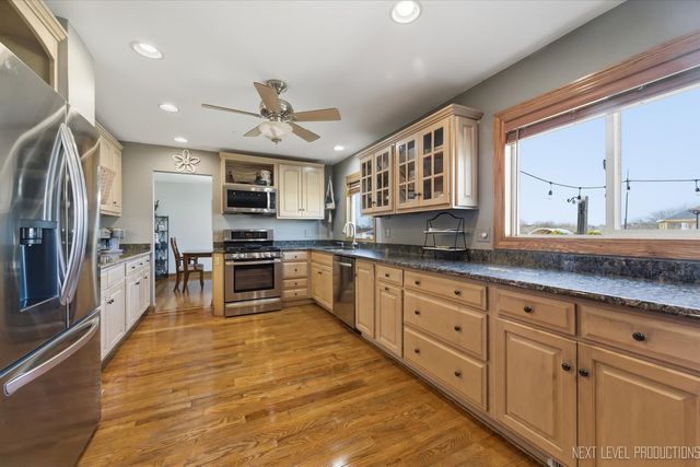 1462 Adams Avenue, St. Charles, IL 60174