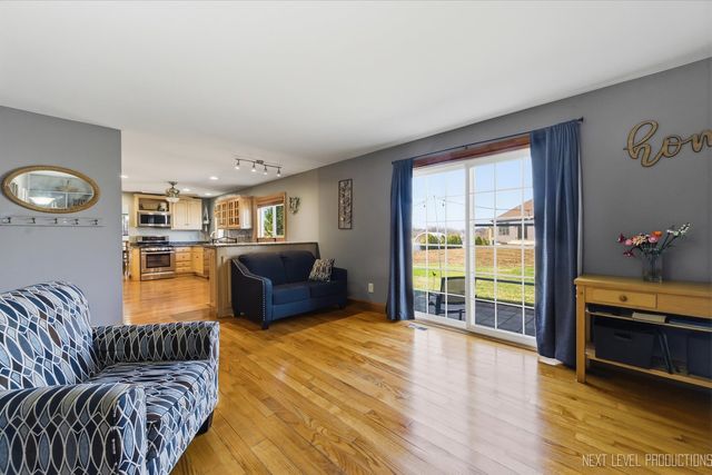 1462 Adams Avenue, St. Charles, IL 60174