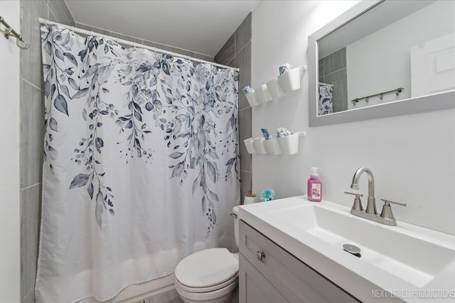 1462 Adams Avenue, St. Charles, IL 60174