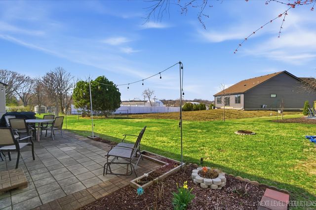 1462 Adams Avenue, St. Charles, IL 60174