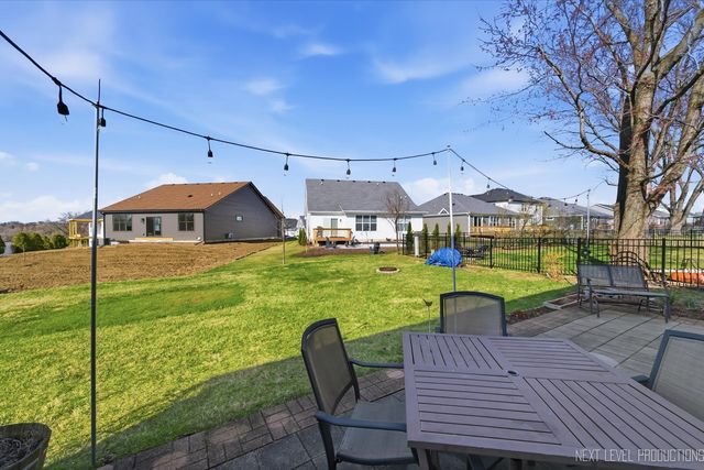 1462 Adams Avenue, St. Charles, IL 60174