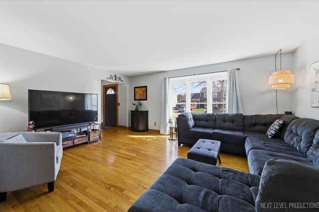 1462 Adams Avenue, St. Charles, IL 60174