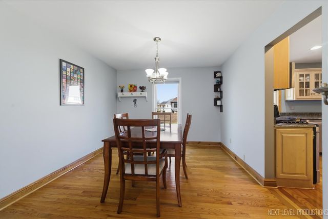 1462 Adams Avenue, St. Charles, IL 60174