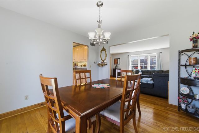 1462 Adams Avenue, St. Charles, IL 60174