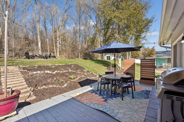 244 Quehl Avenue N, Lakeland, MN 55043