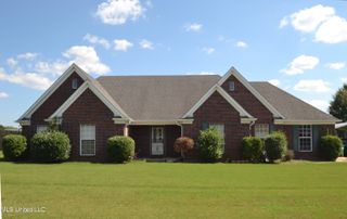 25 S Winston Cove, Byhalia, MS 38611