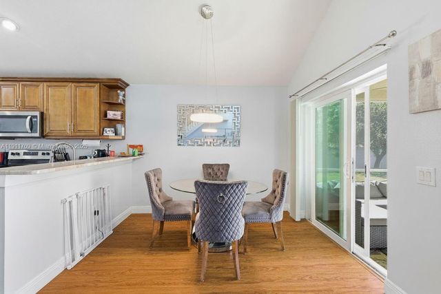 12502 LAKE VISTA DR, Tampa, FL 33534