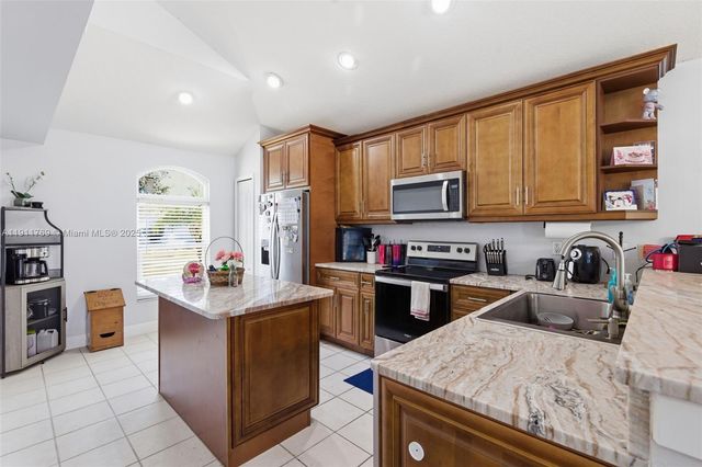 12502 LAKE VISTA DR, Tampa, FL 33534