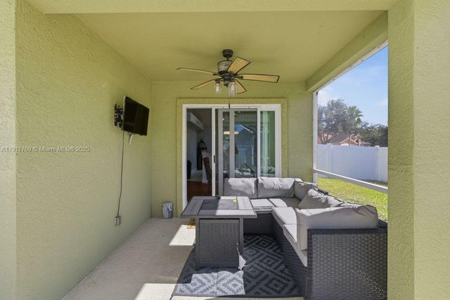 12502 LAKE VISTA DR, Tampa, FL 33534