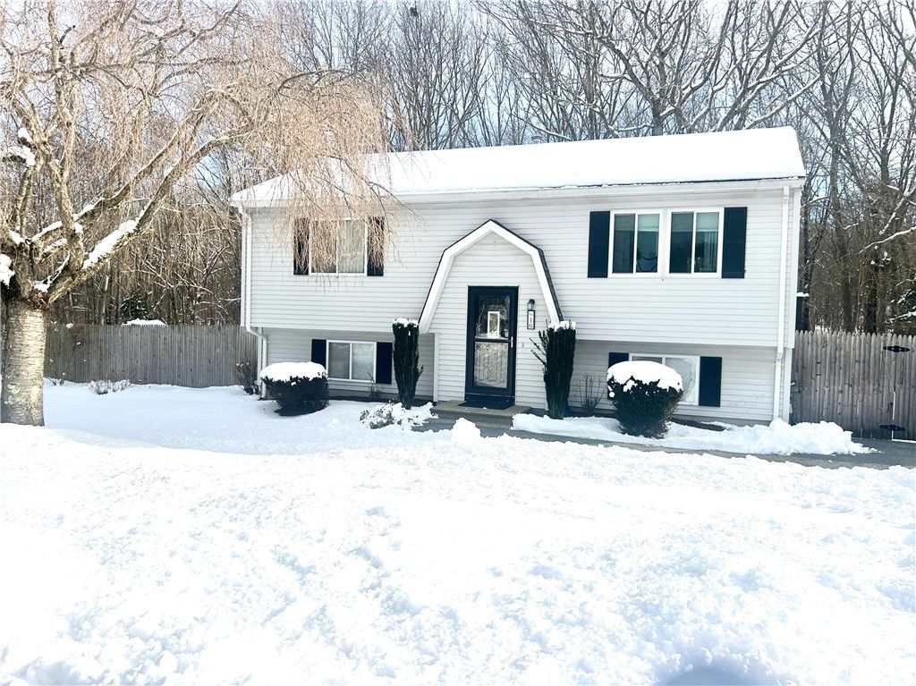 16 Drawbridge Drive, West Warwick, RI 02893