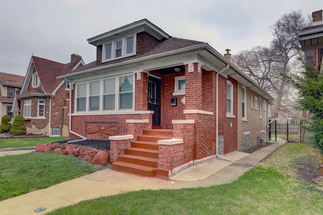 1825 S 8th Avenue, Maywood, IL 60153