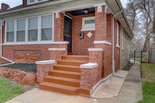 1825 S 8th Avenue, Maywood, IL 60153