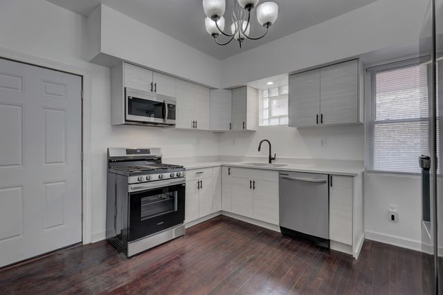 1825 S 8th Avenue, Maywood, IL 60153