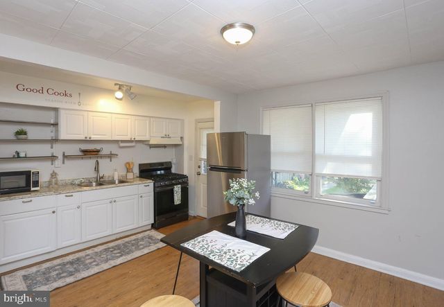 8325 HILLENDALE RD, Parkville, MD 21234