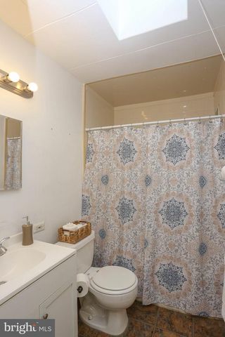 8325 HILLENDALE RD, Parkville, MD 21234