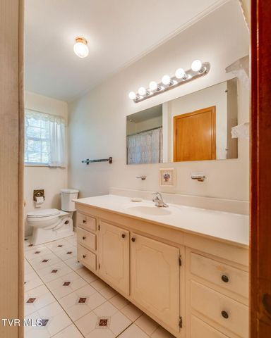 129 Ford Lane, Church Hill, TN 37642