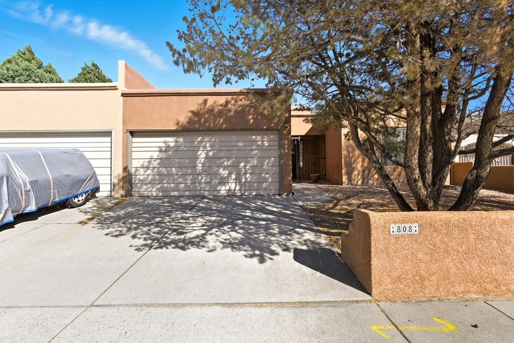 808 Hope Place NE, Albuquerque, NM 87123