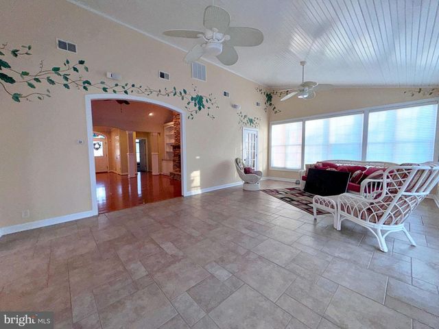 407 LOST RD, Martinsburg, WV 25403