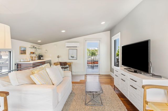 19 Brewster Court, Charleston, SC 29403