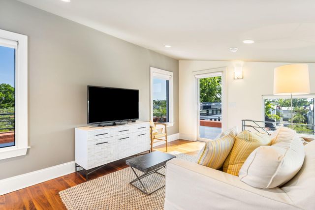 19 Brewster Court, Charleston, SC 29403