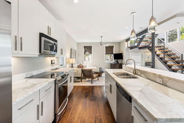 19 Brewster Court, Charleston, SC 29403