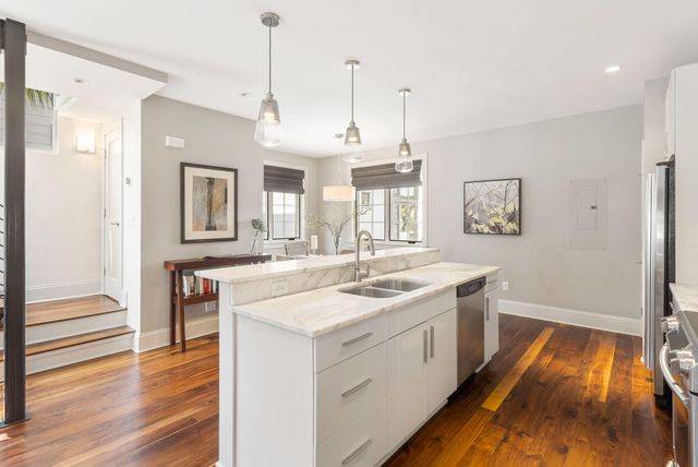 19 Brewster Court, Charleston, SC 29403