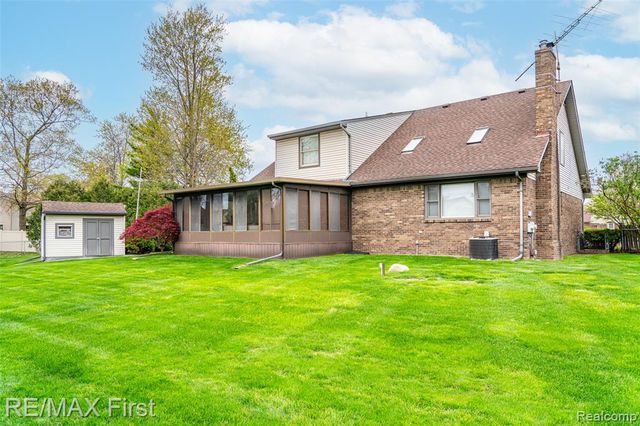 47799 Farmbrook Court, Chesterfield, MI 48051