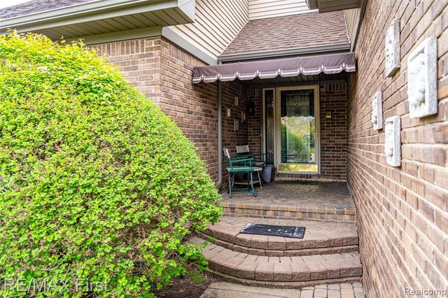 47799 Farmbrook Court, Chesterfield, MI 48051