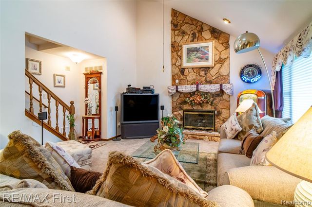 47799 Farmbrook Court, Chesterfield, MI 48051