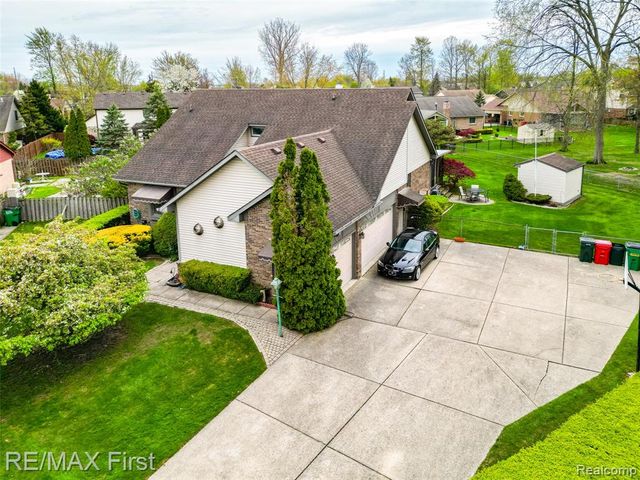 47799 Farmbrook Court, Chesterfield, MI 48051