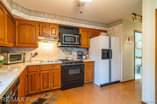 47799 Farmbrook Court, Chesterfield, MI 48051