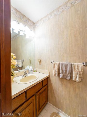 47799 Farmbrook Court, Chesterfield, MI 48051