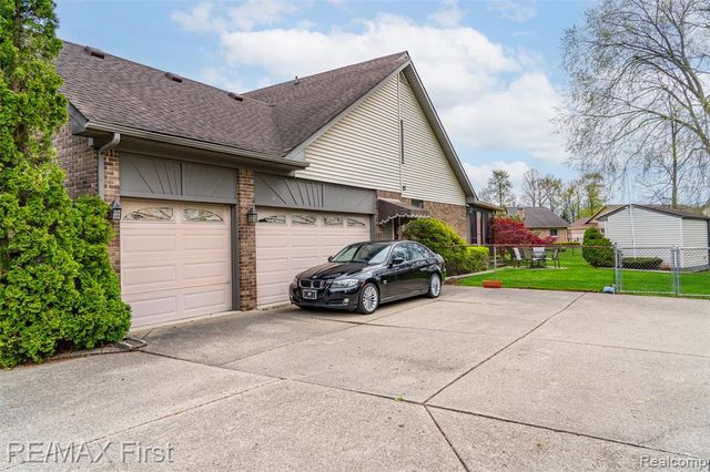 47799 Farmbrook Court, Chesterfield, MI 48051