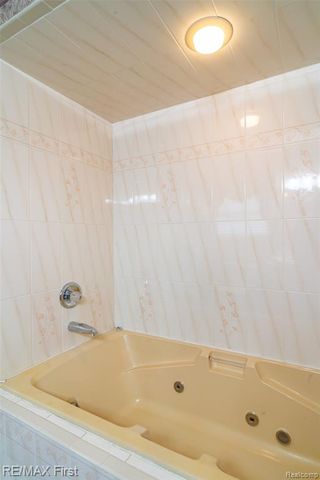 47799 Farmbrook Court, Chesterfield, MI 48051