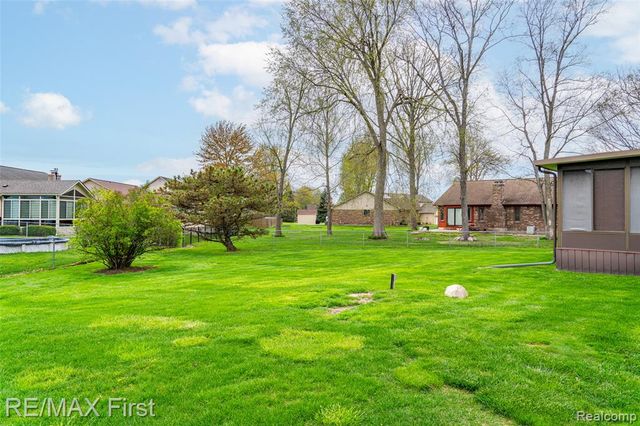 47799 Farmbrook Court, Chesterfield, MI 48051